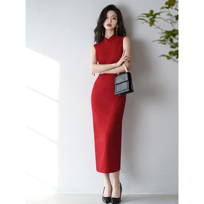Robe chinoise rouge au tempérament simple et élégant
