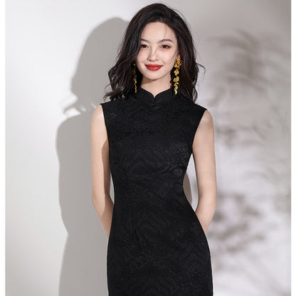 Robe chinoise rouge au tempérament simple et élégant