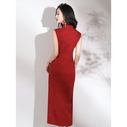 Robe chinoise rouge au tempérament simple et élégant