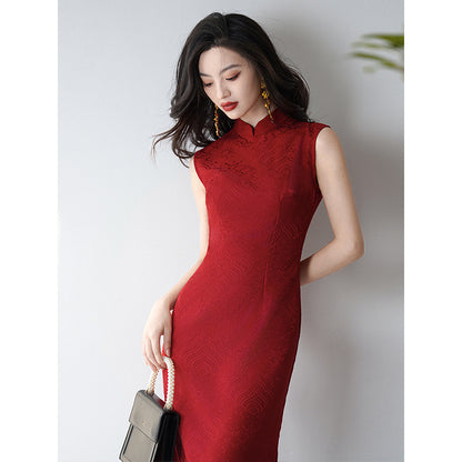 Robe chinoise rouge au tempérament simple et élégant